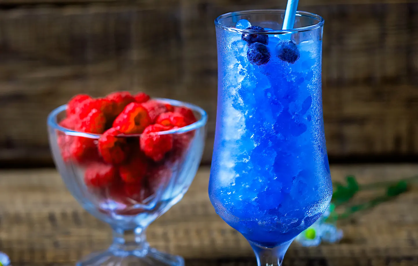 Blaues Slush-Eis im Glas